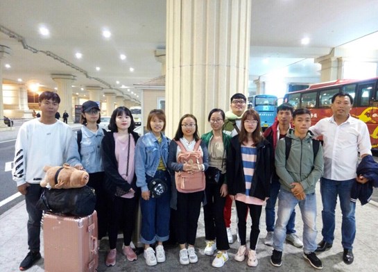 Đoàn du học sinh tại Sân bay Harbin chuẩn bị đến trường ĐH Lâm nghiệp Đông bắc